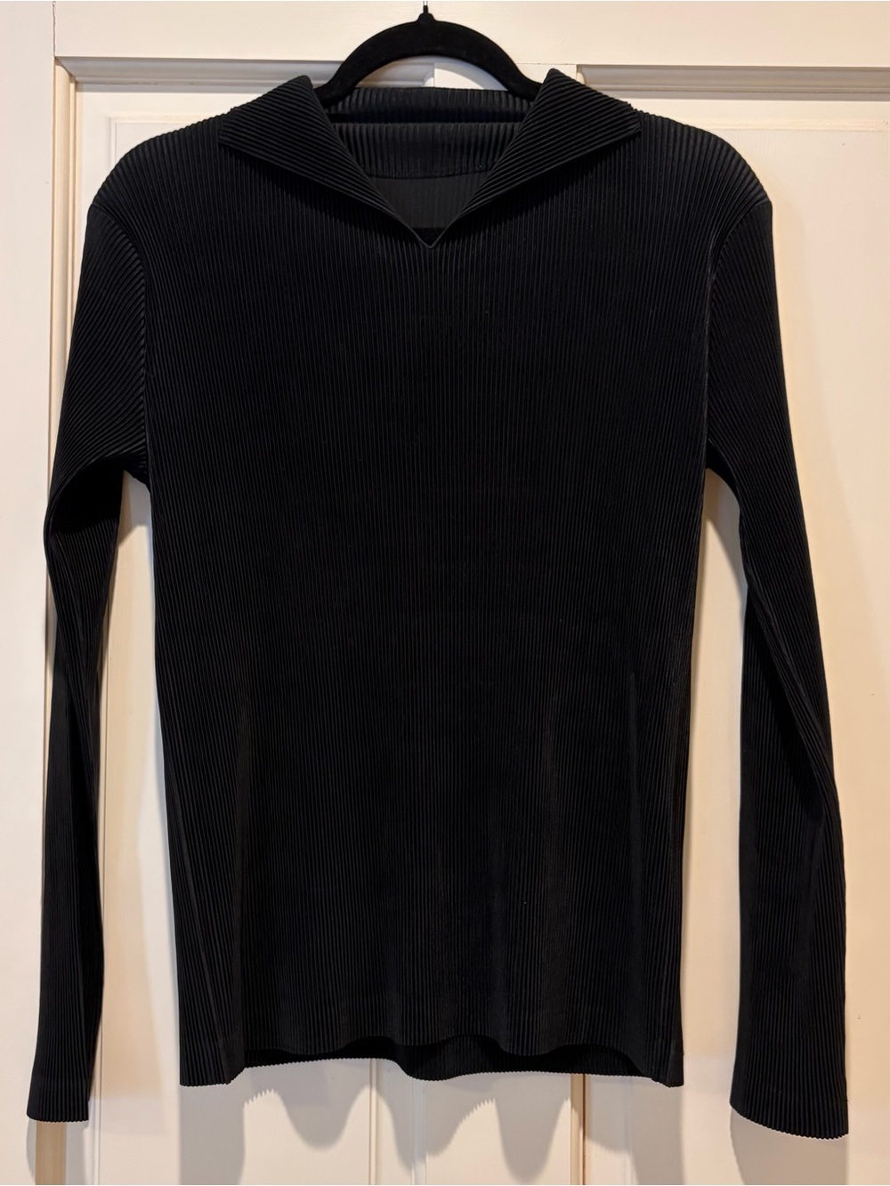Issey Miyake Black Ribbed V-Neck Collared Long-Sleeve blouse shirt